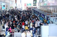 Noi Bai airport records busiest day as Tet holiday ends